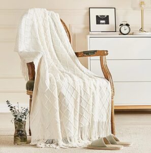 Our Cozy Review: Stylish Comfort with inhand’s Knitted Throw