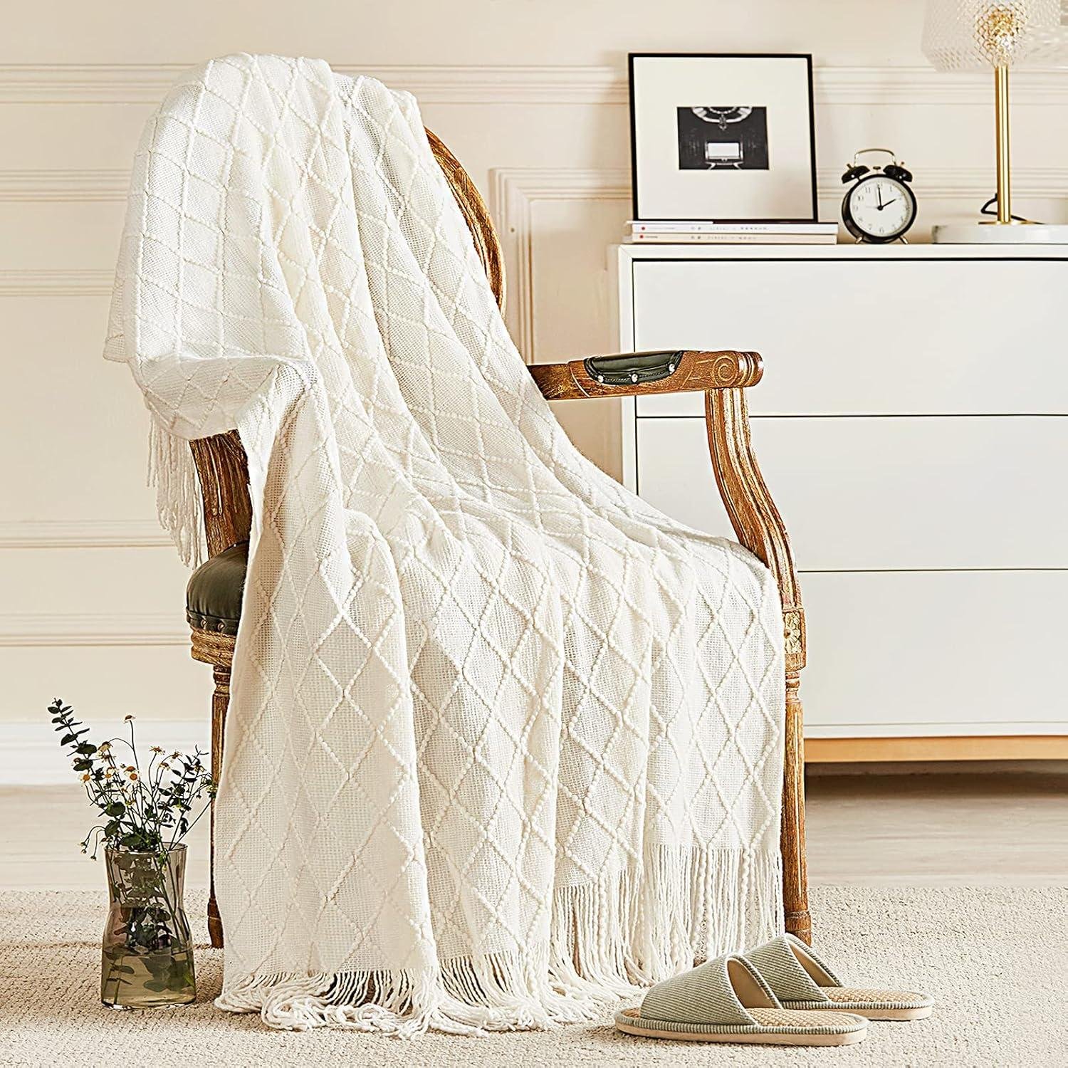 Our Cozy Review: Stylish Comfort with inhand's Knitted Throw