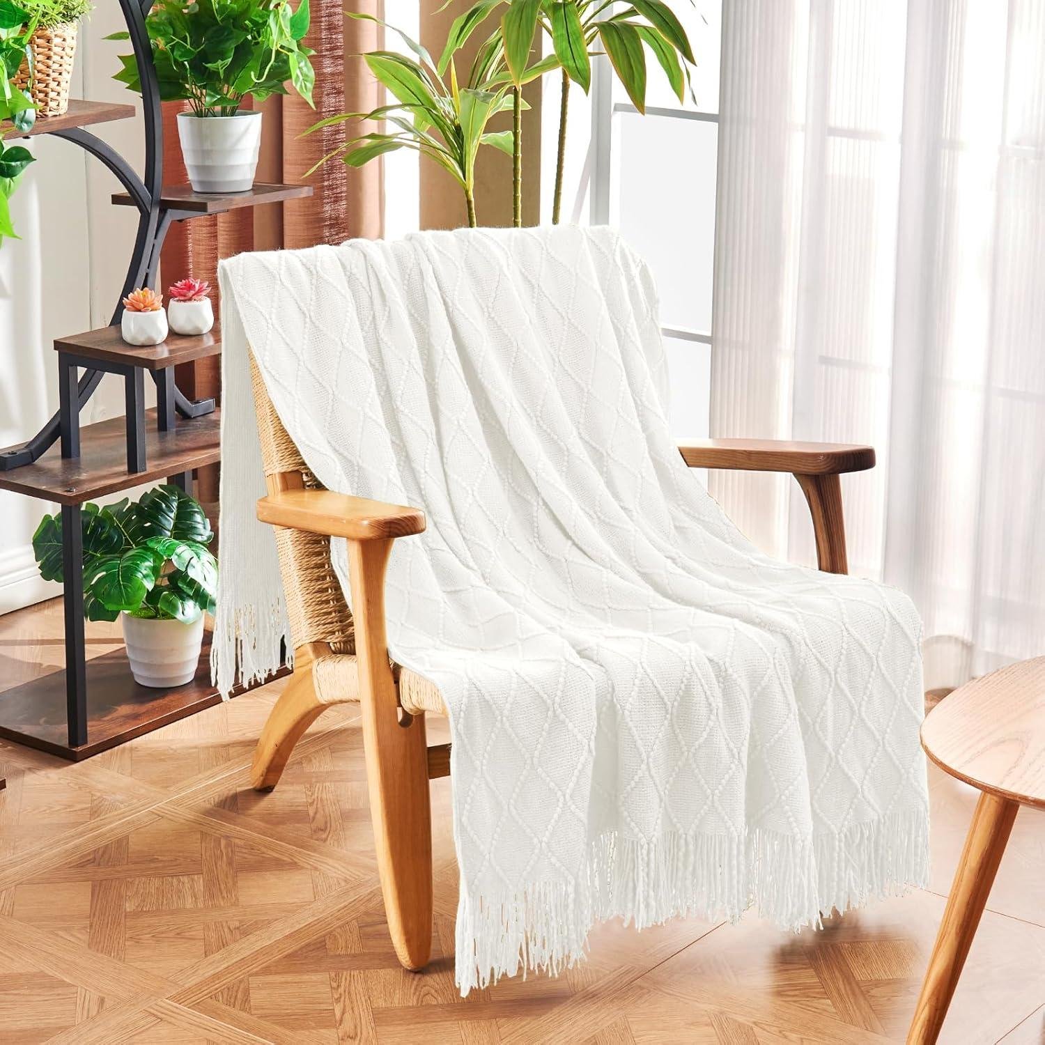 Our Cozy Review: Stylish Comfort with inhand's Knitted Throw